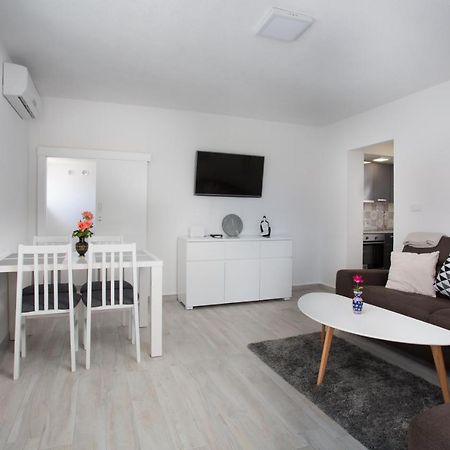 Serious Job Apartment Dubrovnik Luaran gambar